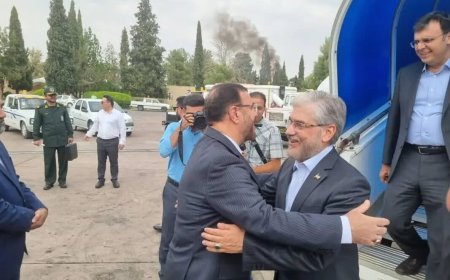سفر وزیر علوم به شیراز؛ بازدید از دانشگاه صنعتی و حضور در کنسرت ارکستر ارمنستان در تخت‌جمشید