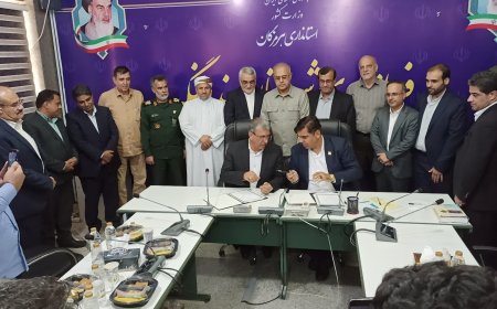امضای تفاهم‌نامه خواهرخواندگی میان شهرهای لار و بندرلنگه