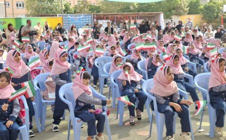 نواختن زنگ جشن شکوفه‌ها در مدارس فارس