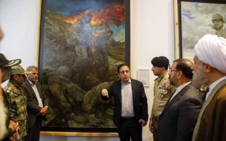 رونمایی از تابلوهای استاد روح‌الامین با موضوع دفاع مقدس در شیراز