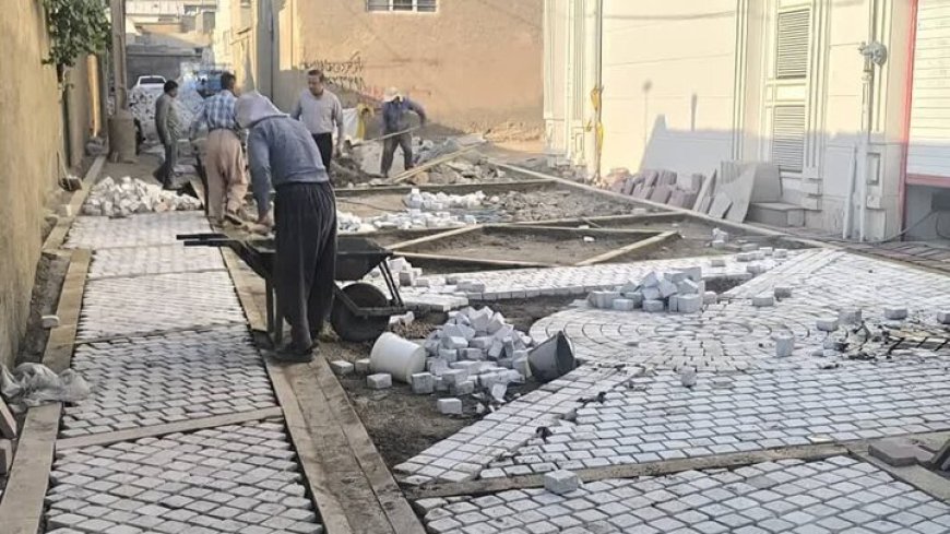 آغاز سنگ‌فرش «کوچه بازار» در بافت تاریخی استهبان با هدف رونق گردشگری