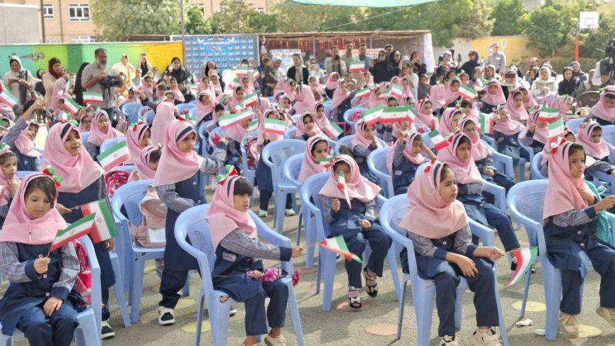 نواختن زنگ جشن شکوفه‌ها در مدارس فارس