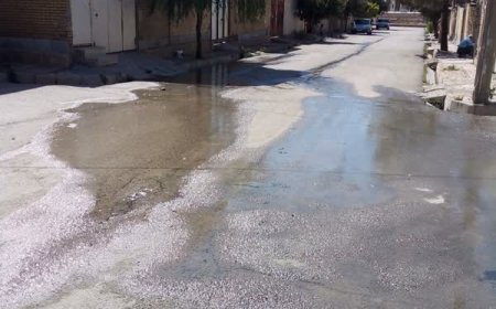 فیلم/شهروند خبرنگار :شکستن لوله ،هدر روی آب و تخریب خیابان در یاسوج