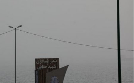 توقف تردد شناورهای مسافری بندر شهید حقانی به قشم و هرمز به دلیل شرایط جوی نامساعد