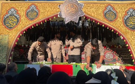 شیراز در سوگ فاطمی؛ پیکر ۱۲ شهید دفاع مقدس بر دستان مردم تشییع شد