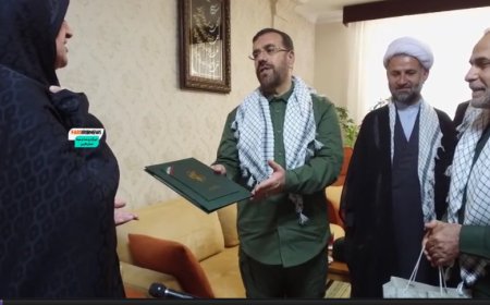 فیلم| استاندار و فرمانده سپاه فارس با خانواده شهدا دیدار کردند