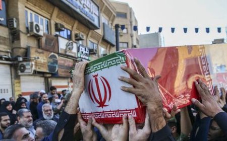 تشییع پیکر مطهر شهید گمنام ۲۰ ساله دفاع مقدس در منیوحی آبادان