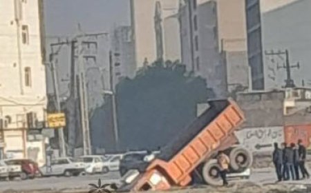 زمین، یک کامیون را در اهواز بلعید
