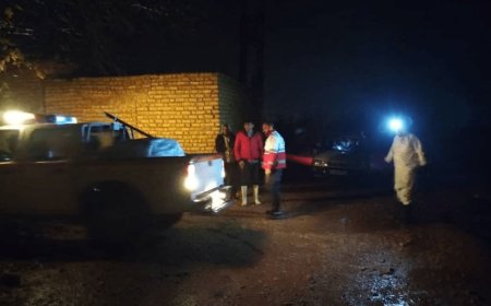نجات یک بانوی باردار و خانواده‌اش از آب‌گرفتگی شدید در فسا