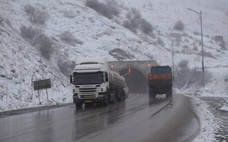 تردد در تمامی محورهای فارس برقرار است؛ کولاک در گردنه میدان بوانات گزارش شد