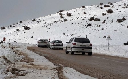 بارش برف و باران در محورهای مواصلاتی فارس/ هشدار راهداری به رانندگان برای همراه داشتن تجهیزات زمستانی