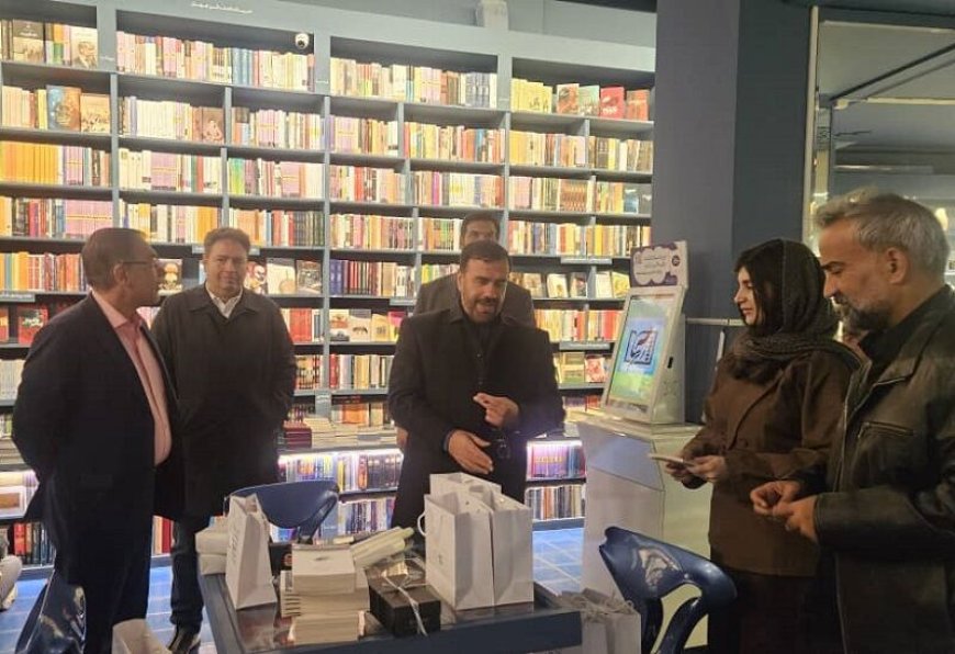 استاندار فارس: توسعه کتابخوانی زمینه‌ساز ارتقای فرهنگ و نشاط اجتماعی است