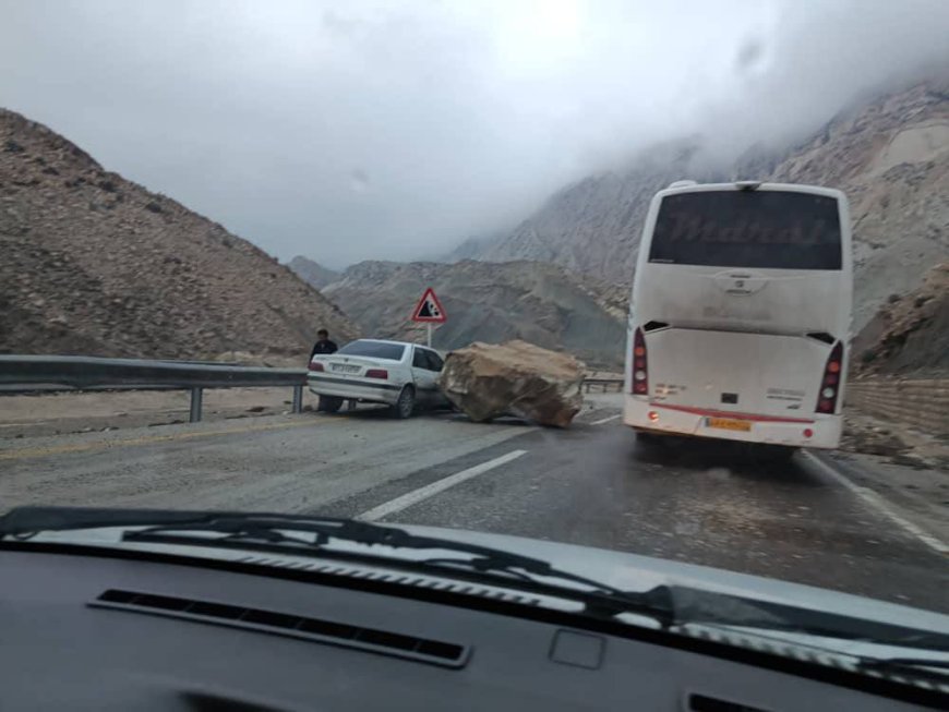 ریزش کوه در محور جم به سیراف