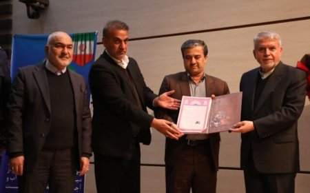 سند مالکیت کاخ «آپادانا» اهدا شد