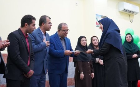 معلمان و دانش‌آموزان برتر در بوشهر تجلیل شدند