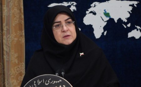 مهاجرانی: ذخیره بنزین و دارو کافی بوده و امور کشور روان است