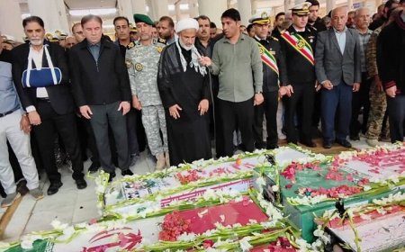 مراسم تشییع پیکر ۵ شهید جنگ رمضان در دشتستان برگزار شد