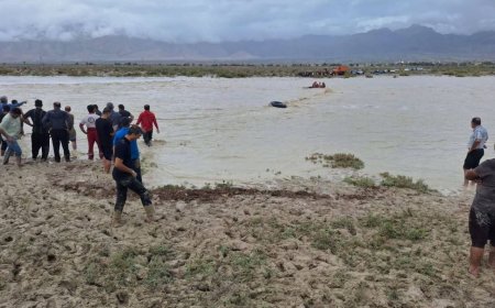 نجات ۵ سرنشین یک خودرو از سیلاب در بستک هرمزگان پس از ۹ ساعت عملیات پیچیده