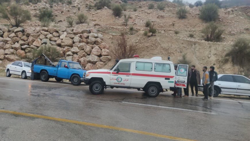 تصادف سمند و نیسان در جاده کازرون به شیراز