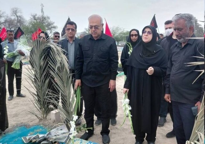 حضور سخنگوی دولت بر مزار شهدای دانش‌آموز میناب