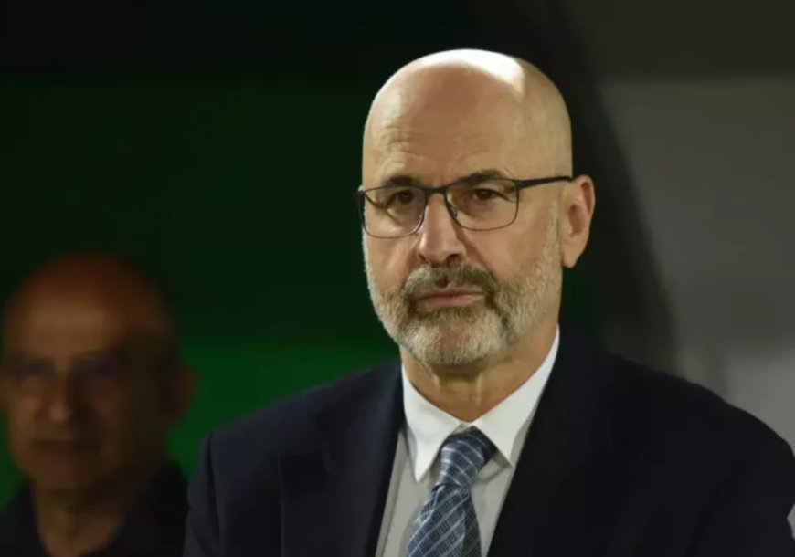 سرمربی سابق استقلال خوزستان به خاطر شرایط جنگی ایران از شکایت خود صرف‌نظر کرد