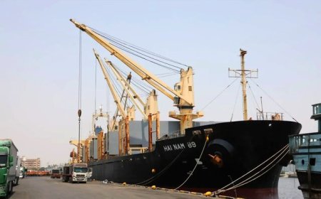 فعالیت بندر شهید باهنر بندرعباس پس از بررسی ایمنی از سر گرفته شد