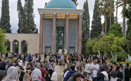 چند ثانیه از حال و هوای آرامگاه سعدی در روز بزرگداشت شیخ اجل