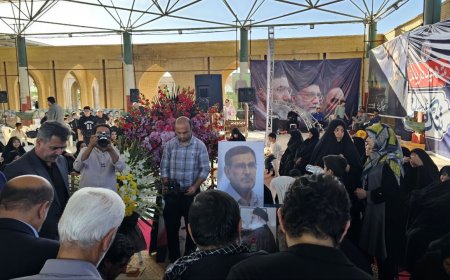 ادای احترام تیم فوتبال صنعت‌نفت آبادان به شهید علی تنگسیری