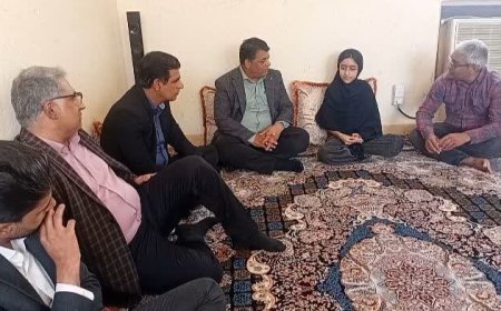 پیگیری روند درمان دانش‌آموز مدرسه میناب توسط فرماندار