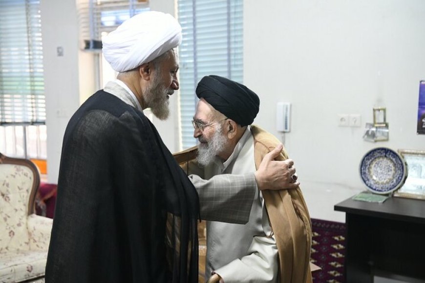 دیدار امام جمعه شیراز با آیت‌الله سیدعلی محمد دستغیب