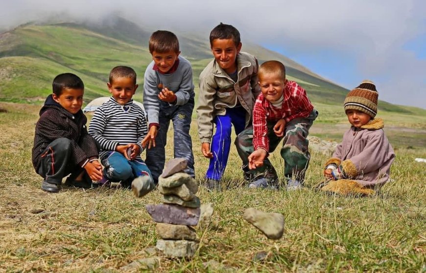 میراثی از بازی‌های بومی؛ آشنایی با «هفت‌سنگ بالا» در هرمزگان