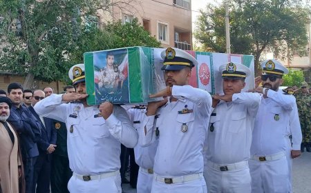 تشییع پیکر مطهر شهید ناو دنا در شهرستان کازرون