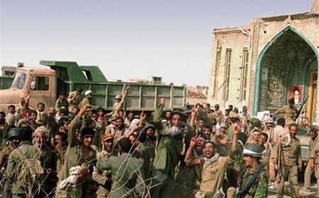 لحظاتی از حضور رهبر شهید انقلاب در خرمشهر در کنار شهید جهان آرا
