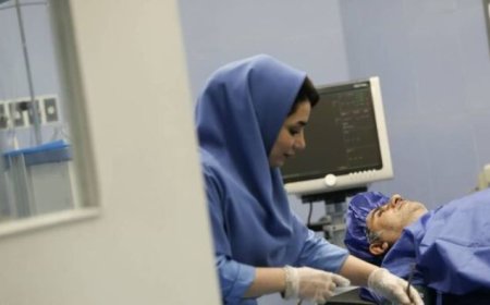 نجات جوان بیهوش از مرگ حتمی در تجمع مردمی