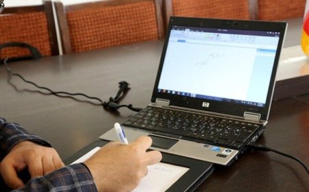 تجمع دانش‌آموزان شیرازی مقابل آموزش و پرورش فارس؛ مطالبه تغییر در نحوه برگزاری امتحانات نهایی
