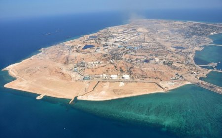 بخشدار خارگ: ۵۴۸ اصابت موشک، صادرات نفت از جزیره را متوقف نکرد