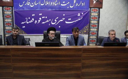 در بحث برخورد با فساد و مفسدین هیچ خط قرمزی نداریم