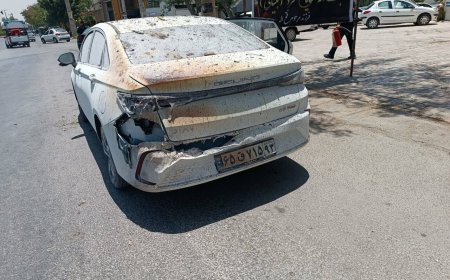 انفجار اسپری در گرمای سوزان، ۲ خودرو را در کازرون طعمه حریق کرد