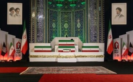 در تهران، قم و مشهد چه کسانی بر پیکر رهبر شهید نماز می‌خوانند؟
