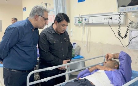 عیادت فرماندار میناب از مجروحان سیریک؛ تأکید بر بسیج همه امکانات درمانی