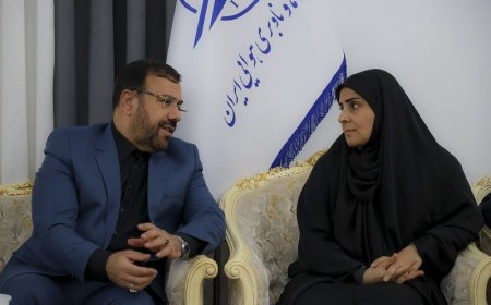دیدار استاندار فارس با وزیر راه و شهرسازی در فرودگاه شیراز