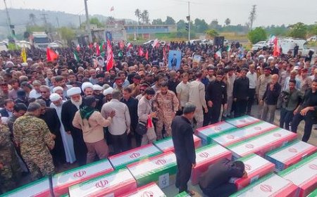داغ میناب تازه شد؛ بقایای پیکر ۳۴ شهید دانش آموز در خاک آرام گرفت
