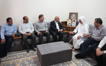 وزیر تعاون و استاندار بوشهر با خانواده شهید اهل سنت عسلویه دیدار کردند