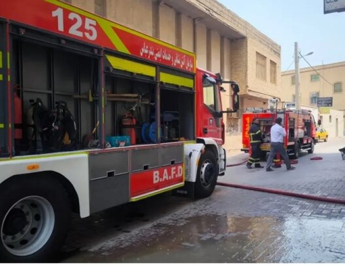 مهار آتش در طبقه پنجم اداره کل راه و شهرسازی هرمزگان