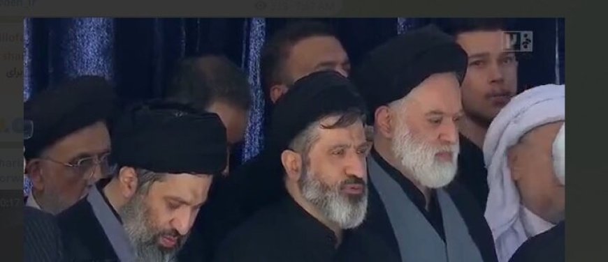 اولین عکس از حضور سه تن از پسران رهبر شهید انقلاب در مصلی تهران