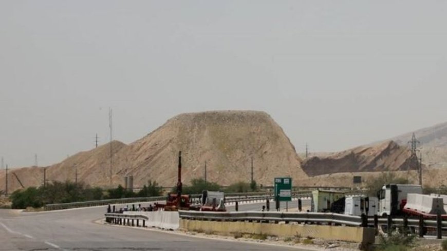 ایمن‌سازی راه‌های بوشهر شتاب گرفت؛ اجرای حفاظ بتنی و خط‌کشی جاده‌ها