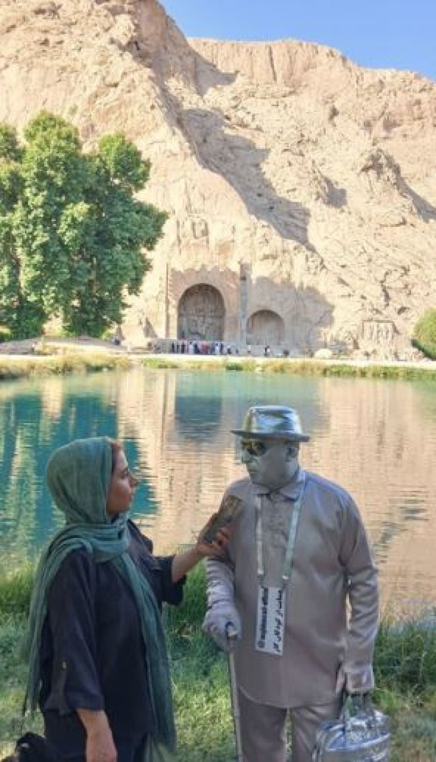 ماجرای مجسمه مرد  نقره‌ای در طاق‌بستان
