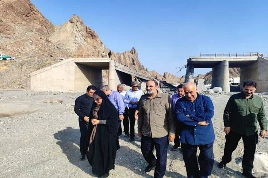 آواربرداری و بازگشایی راه‌های هرمزگان با سرعت ادامه دارد