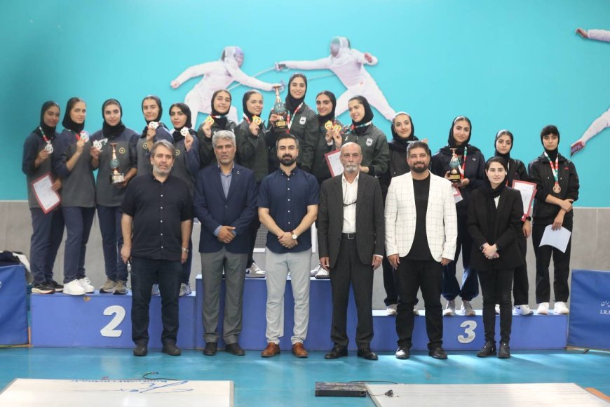 سکوی برنز در میان غول‌ها