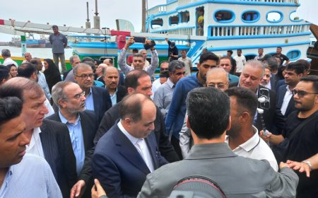 بازدید وزیر جهاد کشاورزی از اسکله صیادی پشت شهر بندرعباس